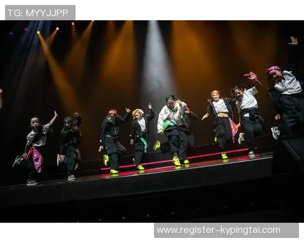 实时新闻深圳街舞队在攀岩联赛中的灵活性表现引发热议与赞赏